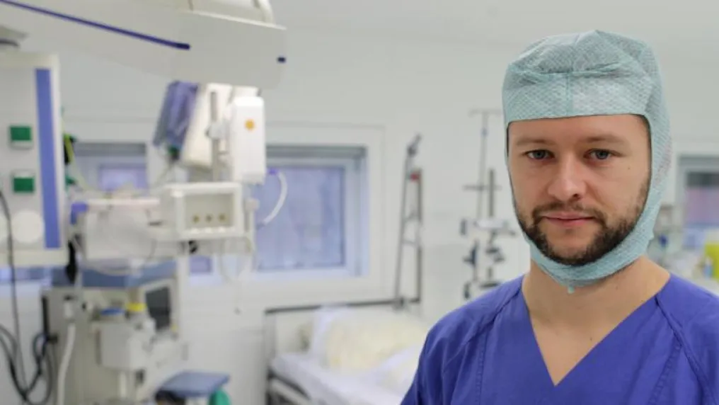 Сутрин на първа линия в борбата с COVID-19, вечер - олимпийски шампион