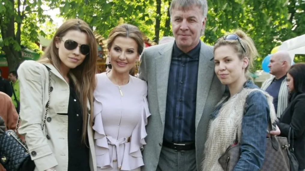 Феновете и любимите жени поздравиха Сираков за юбилея