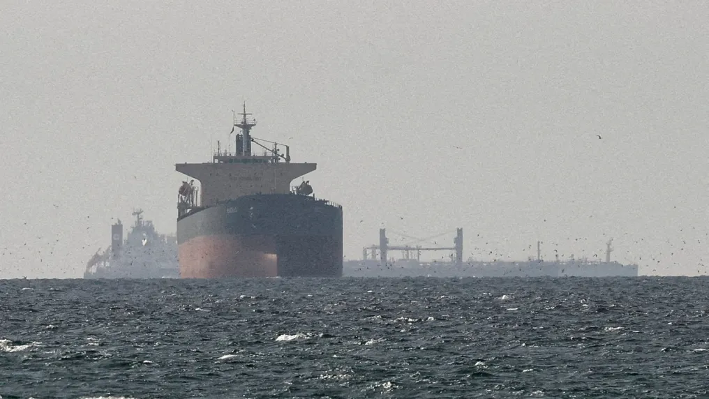 Иран отново затвори Ормузкия проток след атака на кораби