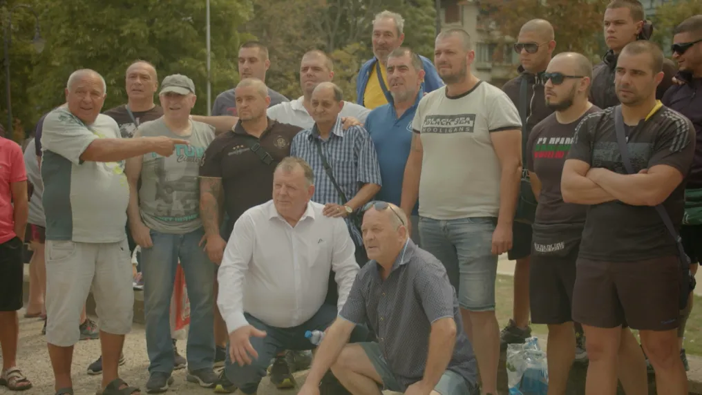 Стотици протестираха в подкрепа на Ивайло Маринов (ВИДЕО)