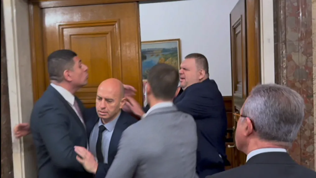 Сблъците в кулоарите днес. 