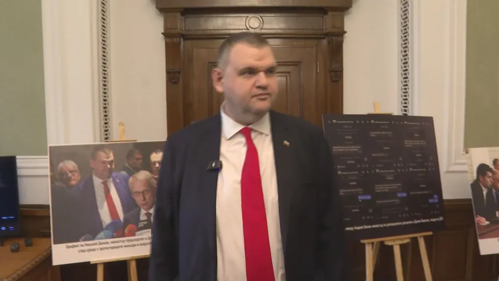 „Всеки ден тези хора бяха в моя кабинет“: Пеевски направи „Музей на сглобката“