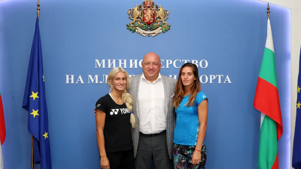 Министър Кралев убеди сестри Стоеви да продължат да се състезават за България