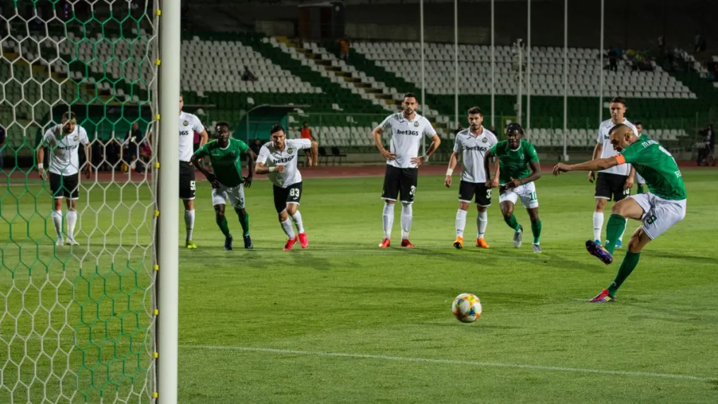 Камбуров вкара номер 236 и 237 на 