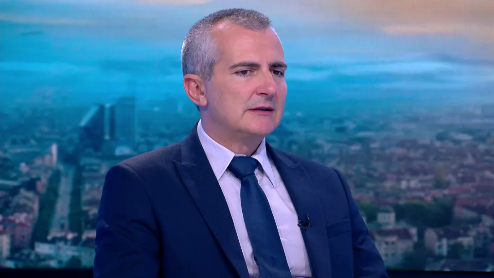 Министърът на спорта пред bTV: Трябва да ходим наперени по улицата
