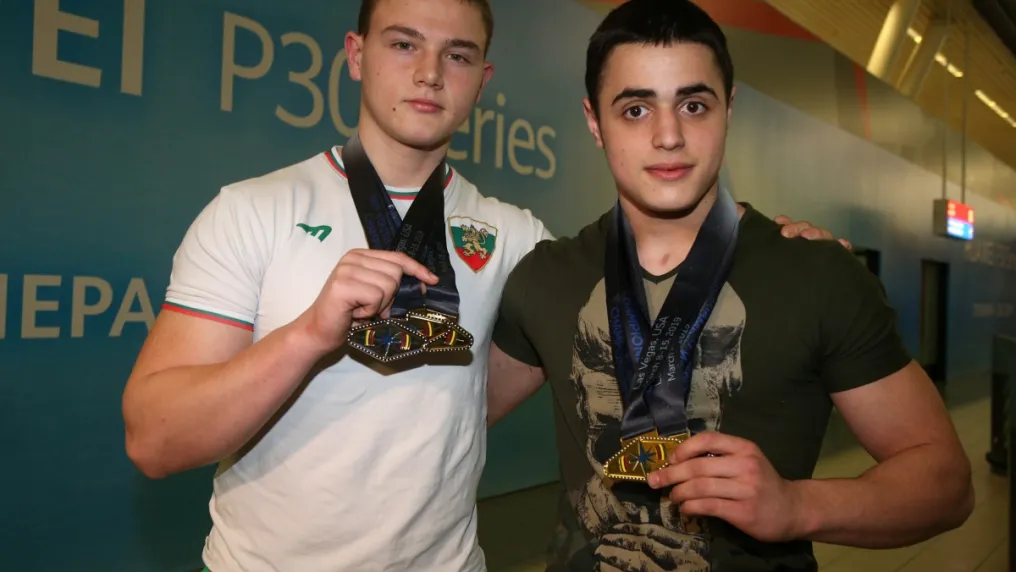 Световните ни шампиони по щанги искат медали при мъжете (ВИДЕО)