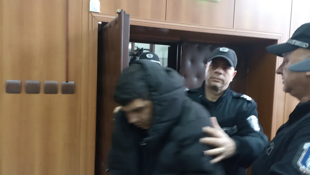 „Шофьорът уби и нас“: Майка през сълзи иска максимална присъда за мъжа, убил семейството й