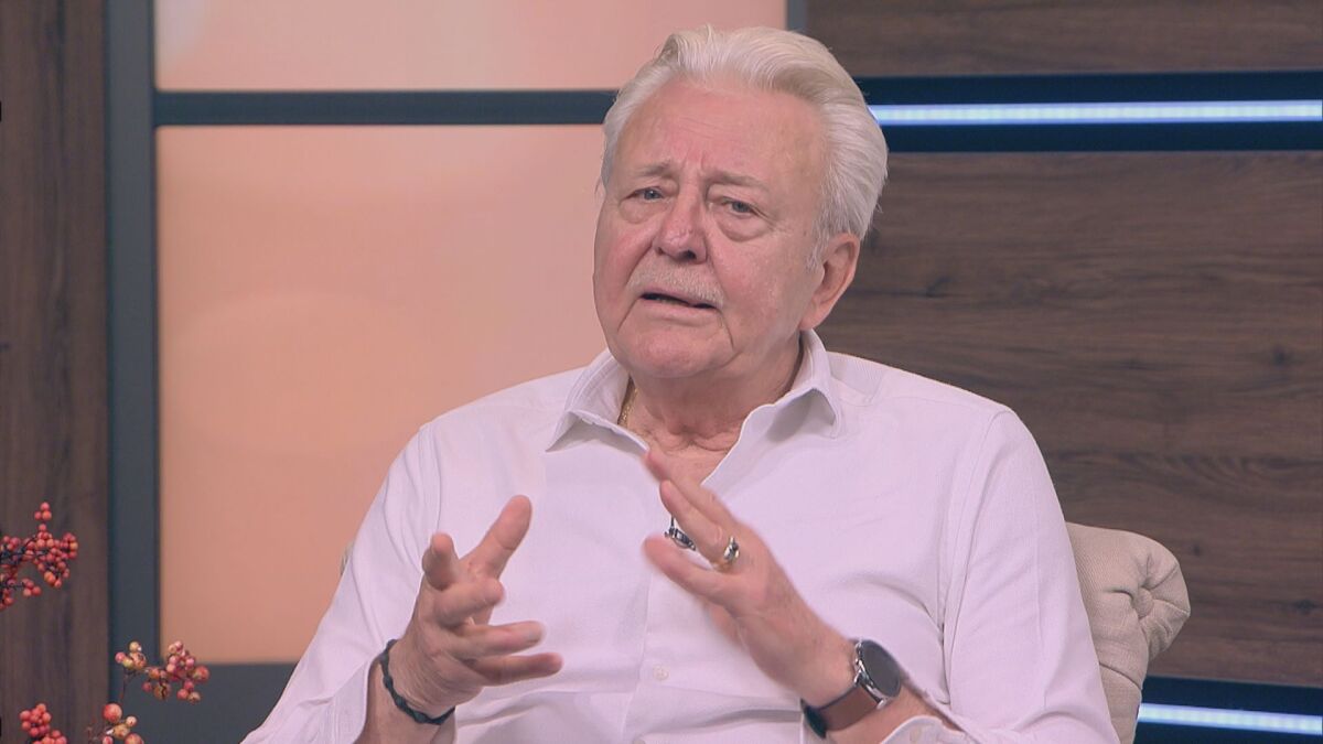 Добър вечер, дами и господа: Житейската равносметка на Асен Агов