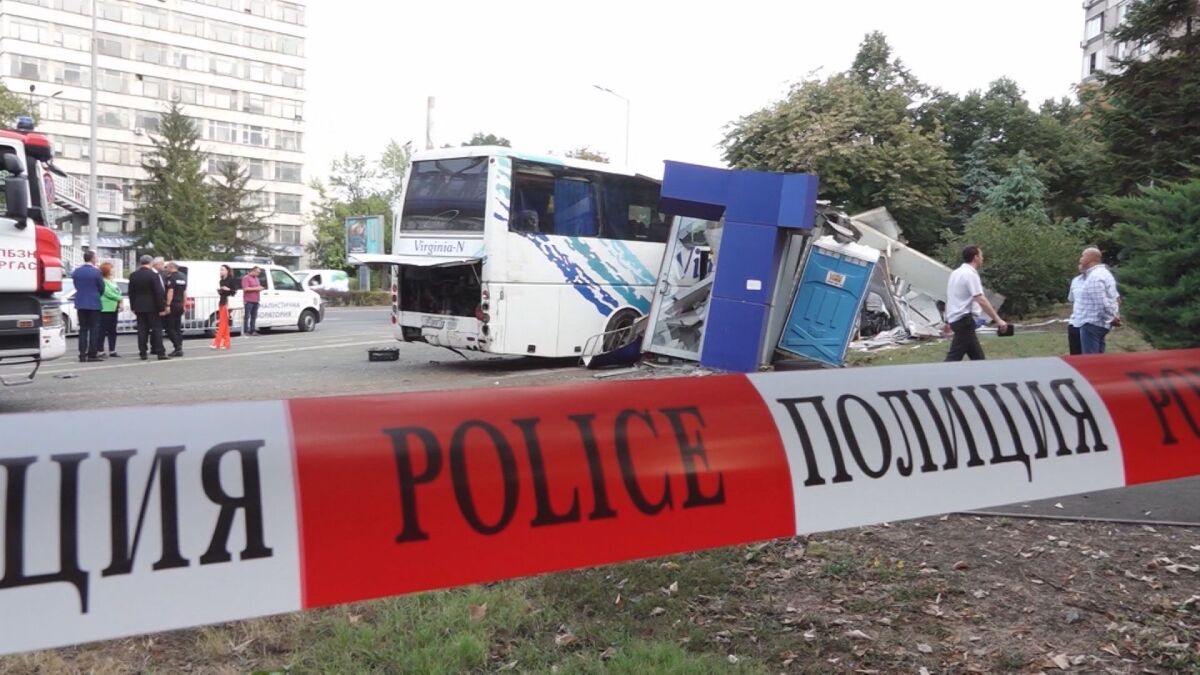 Загиналите полицаи, опитали да спрат автобус с мигранти: Техни колеги ще ги почетат пред ОДМВР Бургас