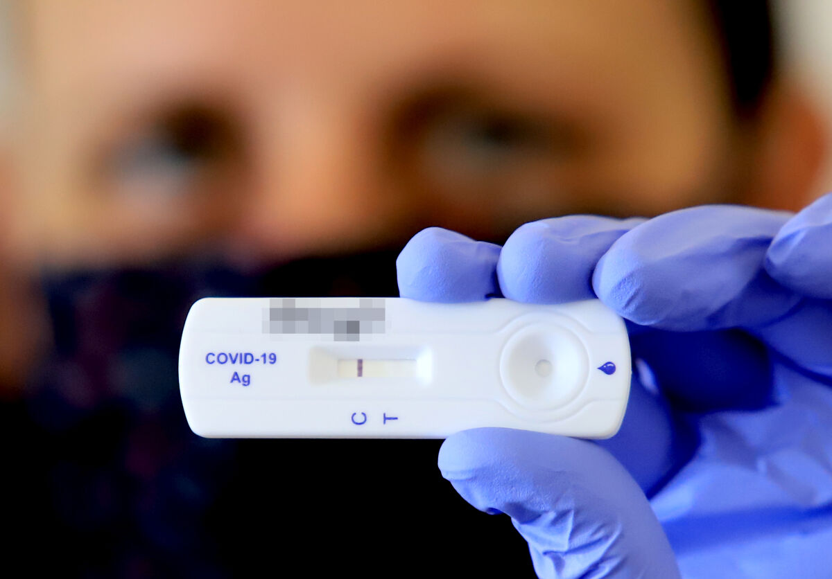 Антигенните тестове вече са в COVID статистиката
