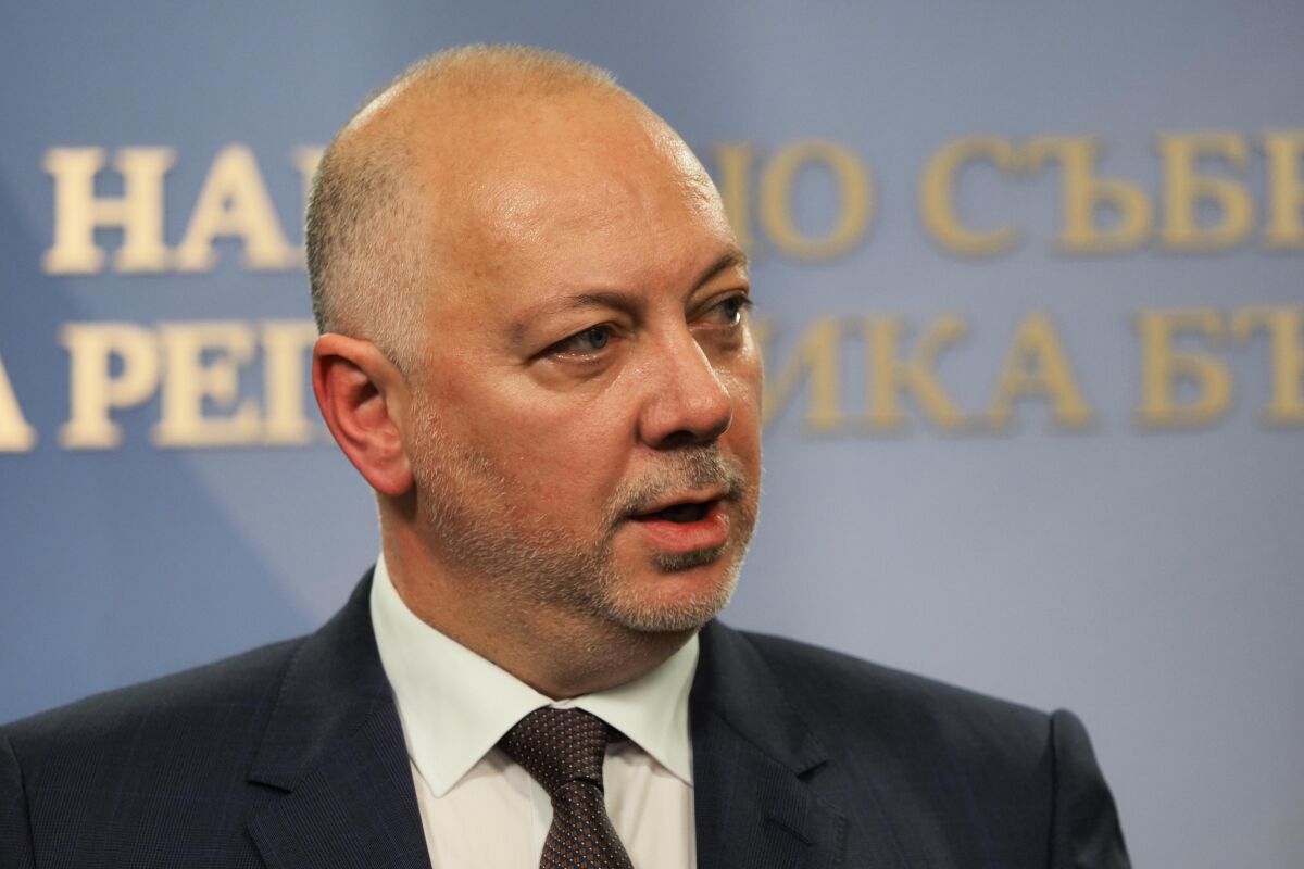 Парламентът гласува оставката на кабинета "Желязков"