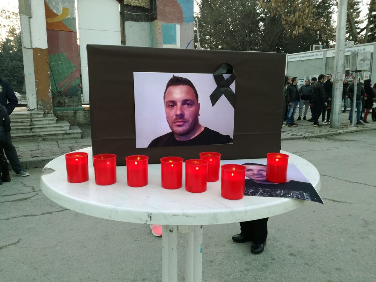 Бдение в памет на убития в Кюстендил Валери Дъбов