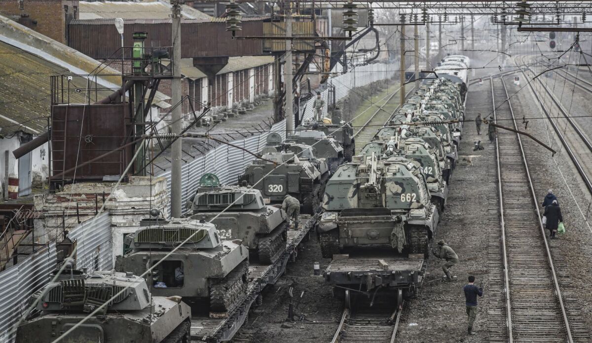 Конфликтът в Украйна: С какви военни сили разполагат двете страни?