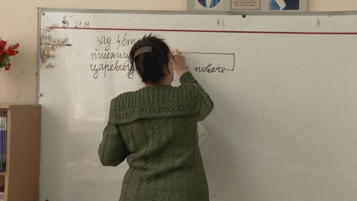 Изкуственият интелект влиза в класните стаи: Тестовите въпроси с ограждане на верния отговор трябва да отпаднат