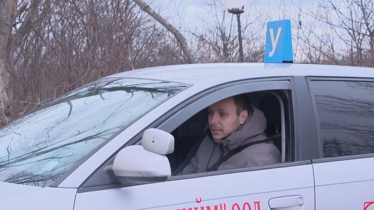 "Гърбица" и "змиорка": Репортерът Емил Митев показа в ефир част от елементи на полигон