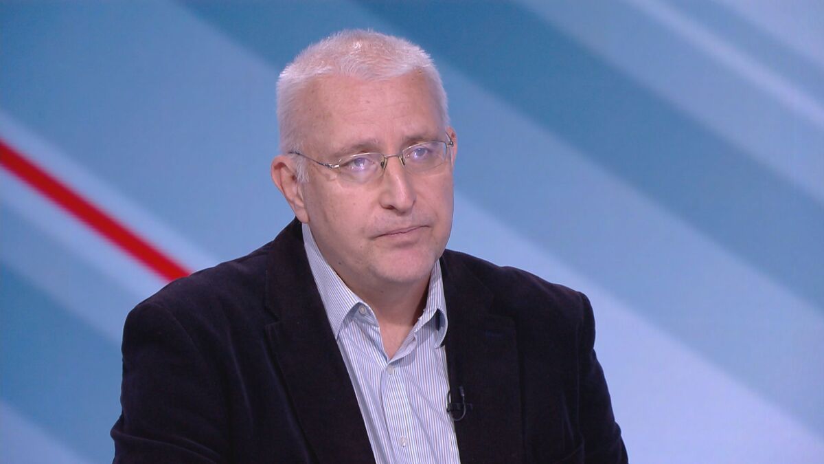 Светослав Малинов: Ако Пеевски продължава така, може да го лишат от съпредседателското място в ДПС