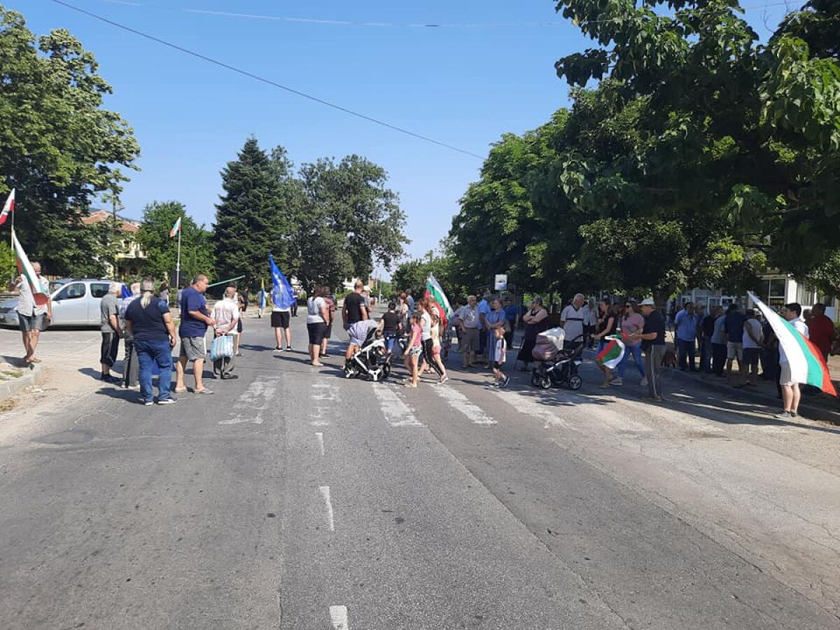 Протест заради липса на вода блокира за кратко пътя Пловдив – Кърджали