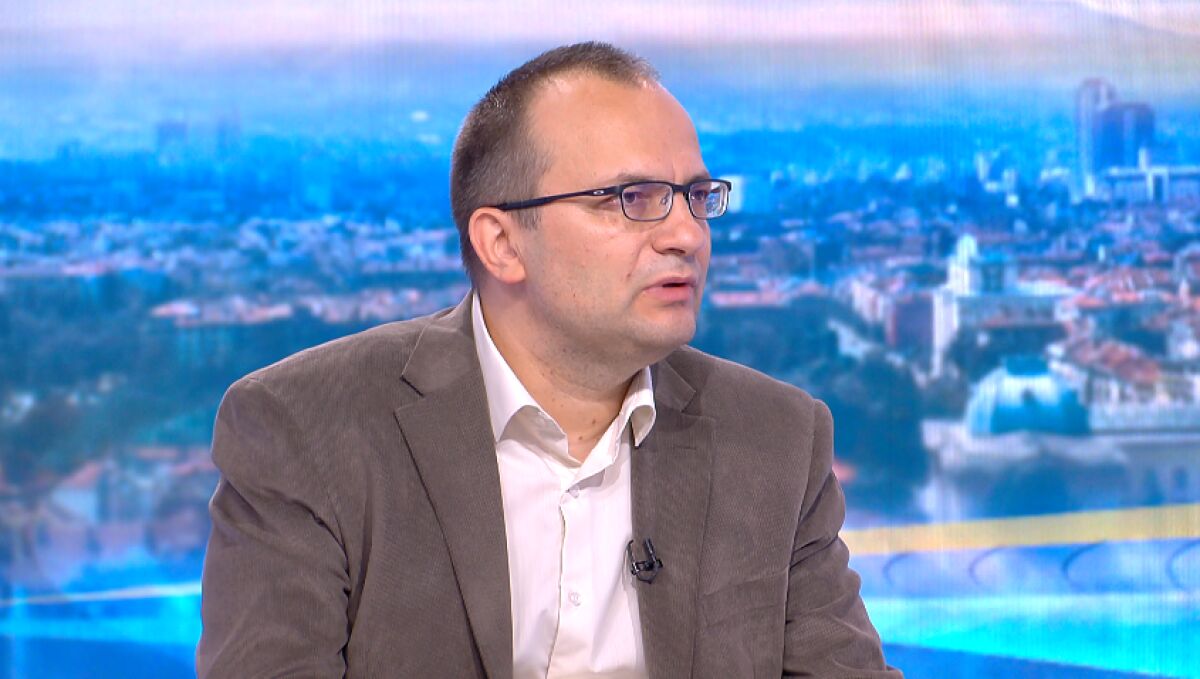Мартин Димитров заяви, че заплатите на служителите в МВР ще бъдат увеличени с 10%