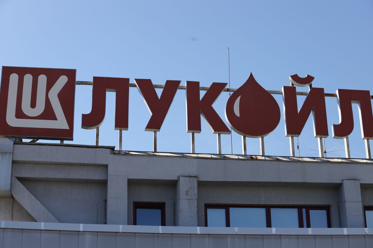 „Лукойл“ ще продаде чуждестранните си активи на американската компания Carlyle