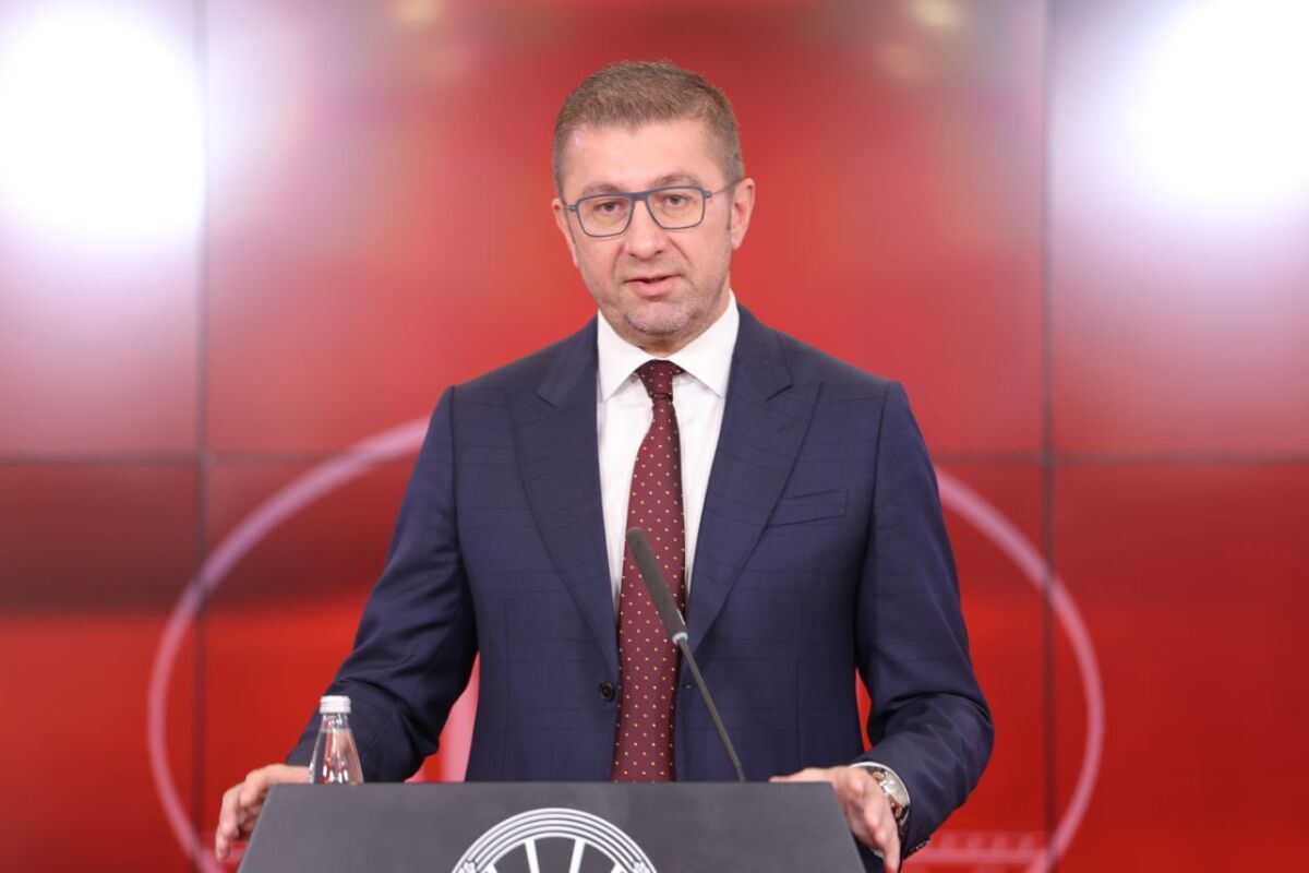 Промените в конституцията: Премиерът на Северна Македония постави две условия