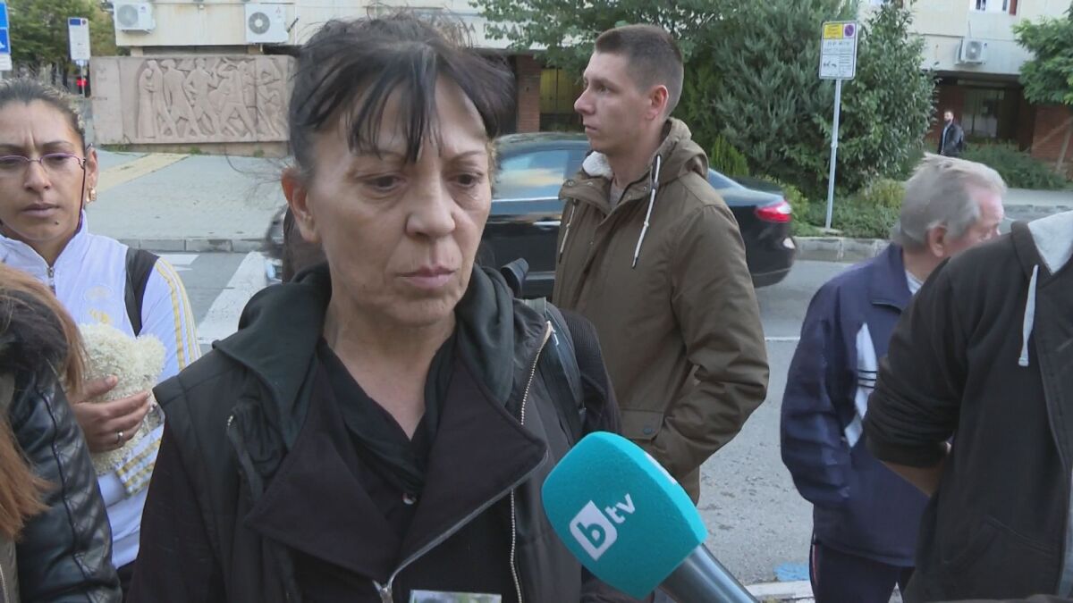 Близките на убитото в Сотиря момиче излязоха на протест пред съда в Сливен