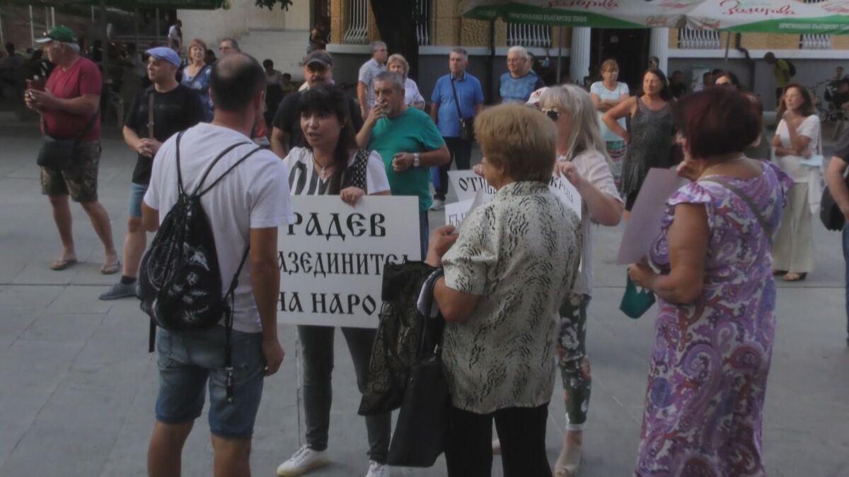 Напрежение между протест срещу Борисов и демонстрация срещу Радев в Стара Загора