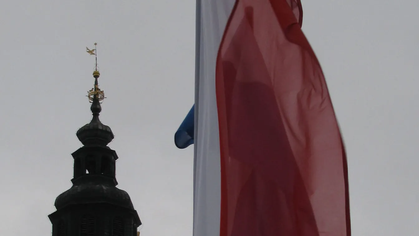 Центърът на Краков с часовниковата кула