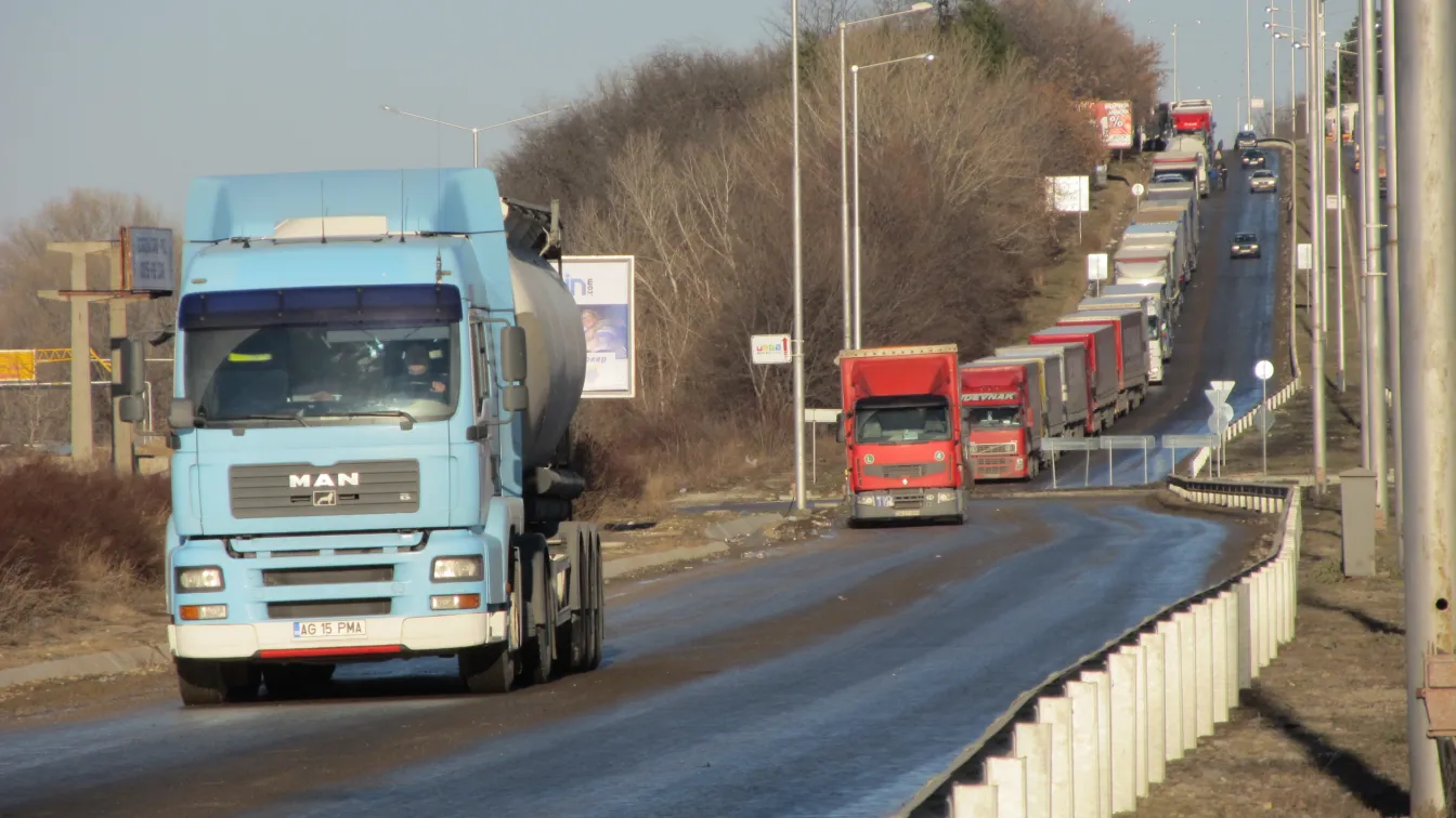 Срив в системата на турските митници накара стотици камиони да чакат