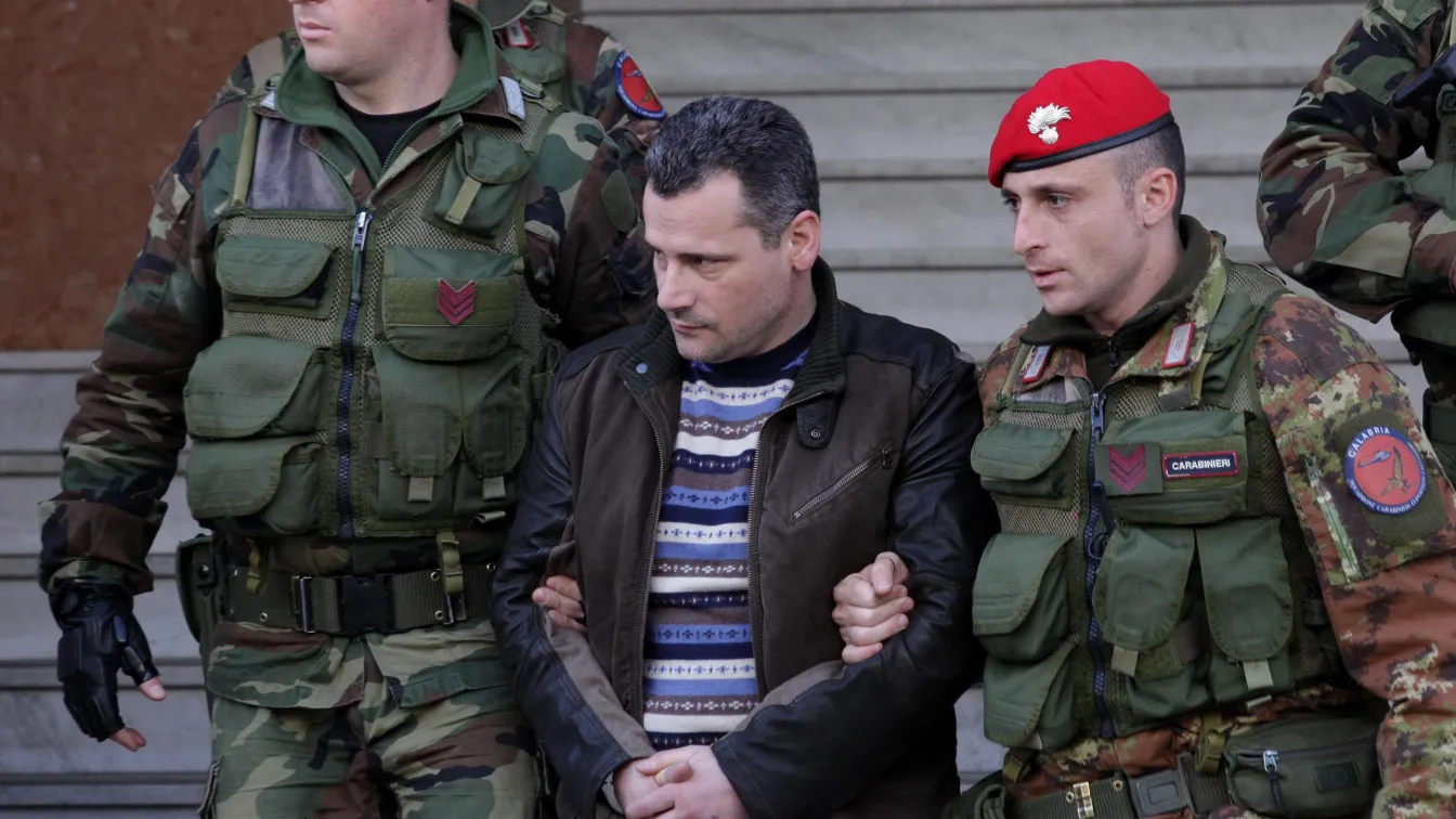 Службите в Италия задържа 44 души при операция срещу 