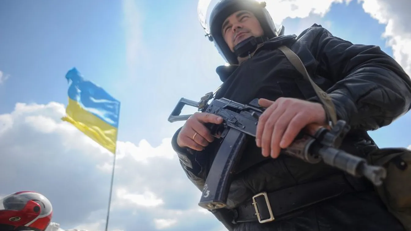 Полският външен министър поиска спиране на социалните помощи за украински мъже в Европа