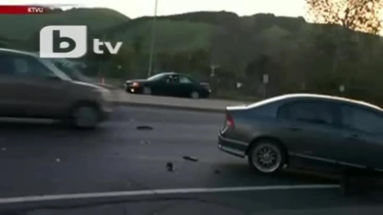 Кола връхлетя върху телевизионен екип в САЩ (ВИДЕО)