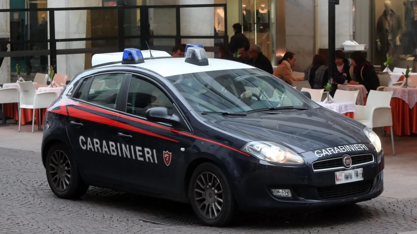 Полицията в Италия и България разби група трафиканти на жени