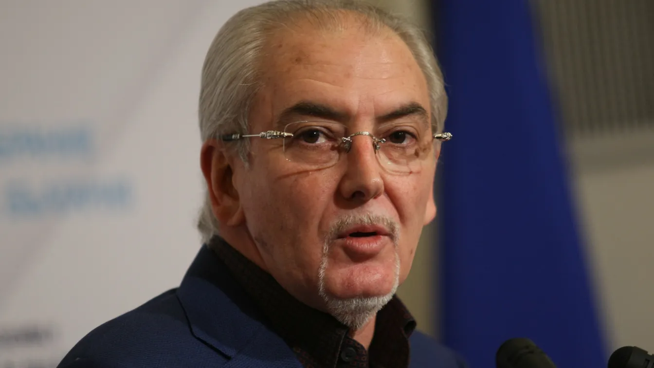 Има ли натиск върху депутати от ДПС да преминат на страната на ДОСТ