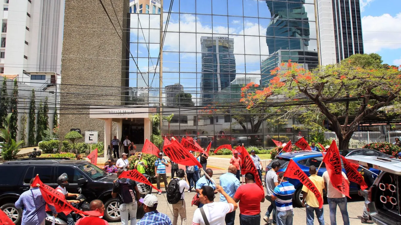 Обискираха централата на „Мосак Фонсека” цели 27 часа