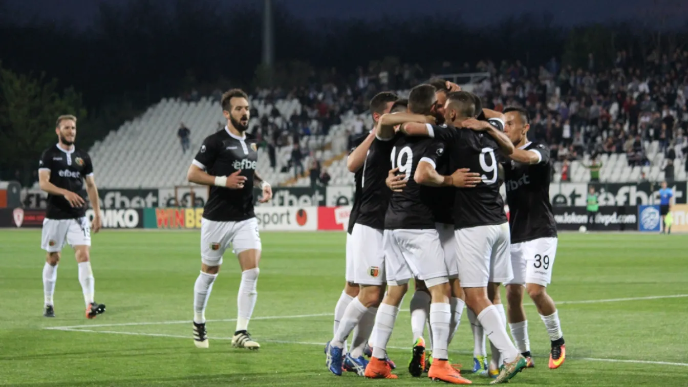 Камбуров и Марчев развалиха празника на русенци
