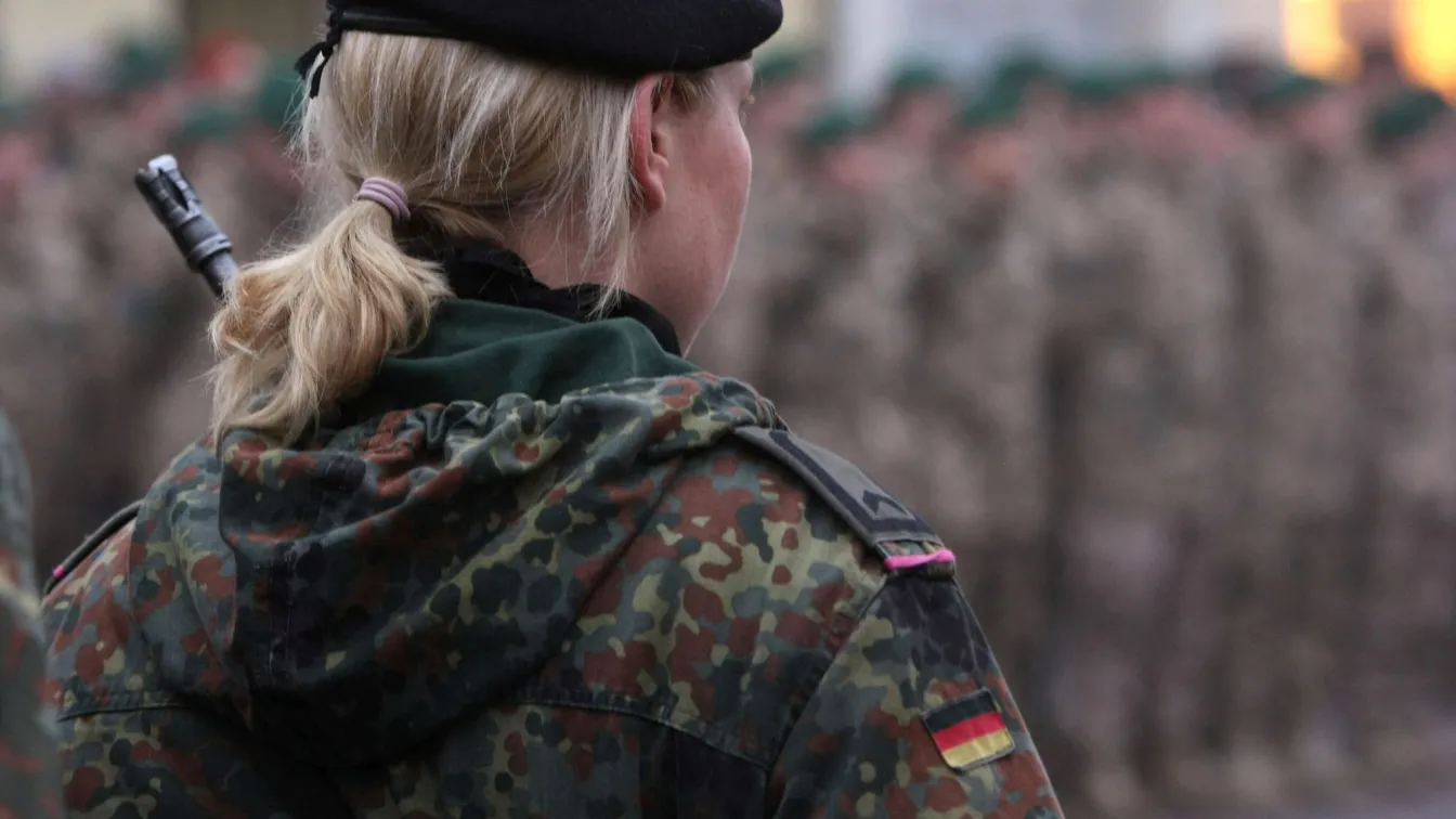 Германия ще въведе по-широки униформи за бременни военнослужещи