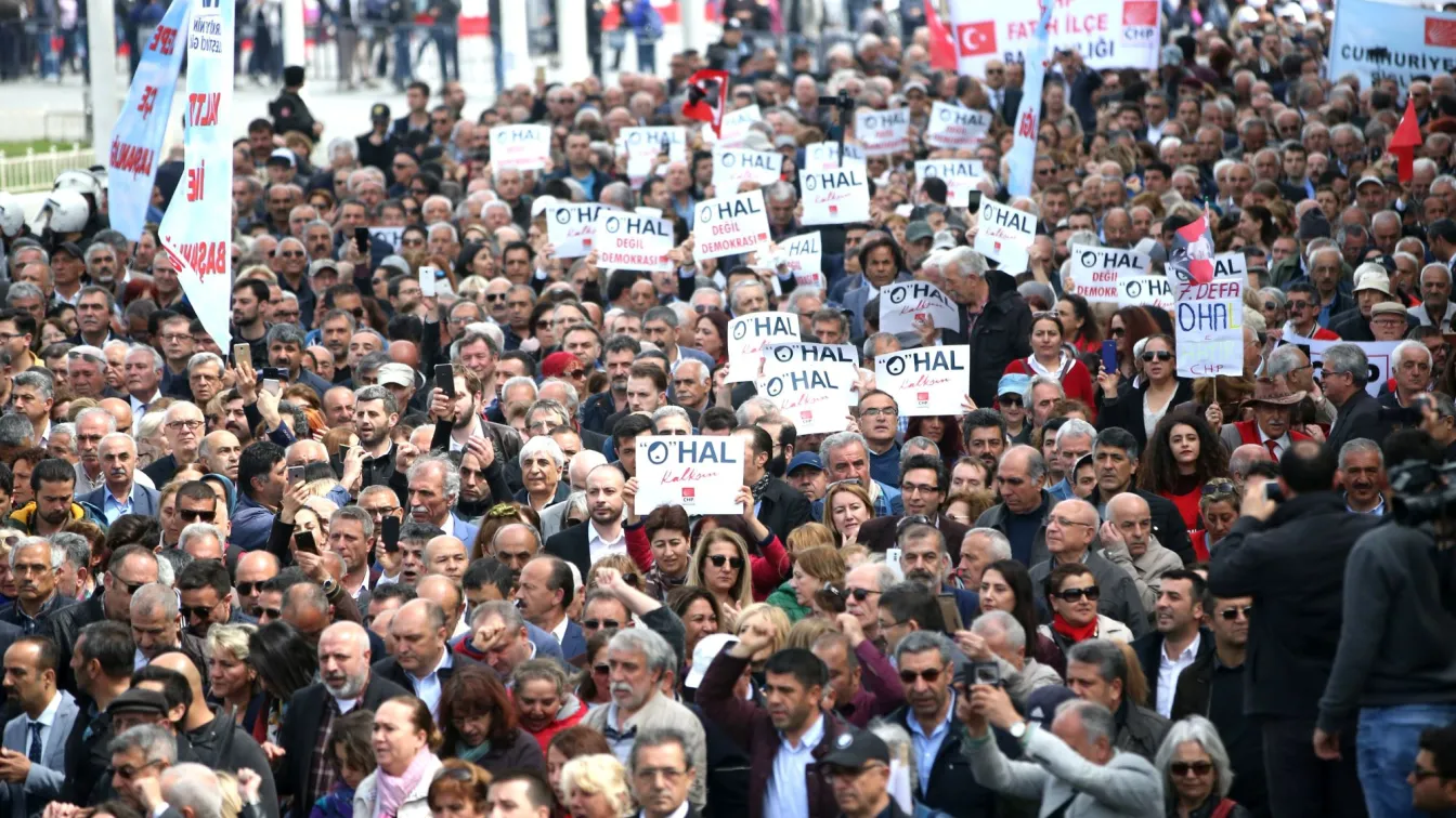 Митинги в Турция: Демокрация, а не извънредно положение (СНИМКИ)