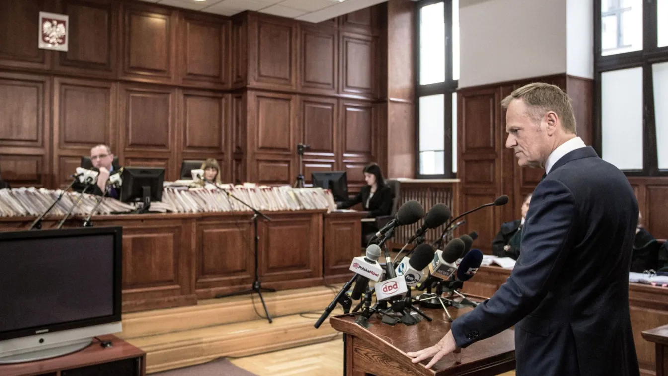 Доналд Туск се яви като свидетел в Полша по делото за самолетната катастрофа край Смоленск