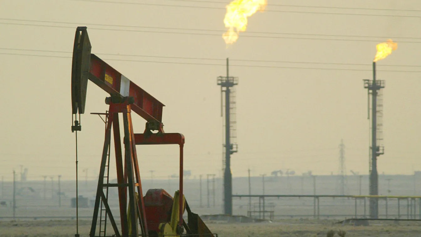 Лек спад в цените на петрола и газа