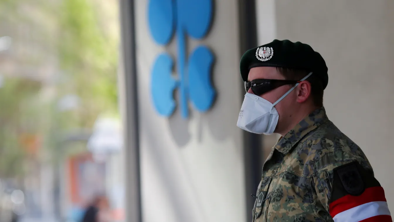 Австрия връща задължителните маски в магазините и банките