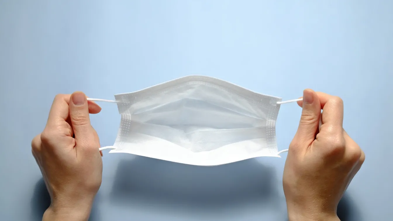 Испания отменя носенето на маски на открито от 26 юни