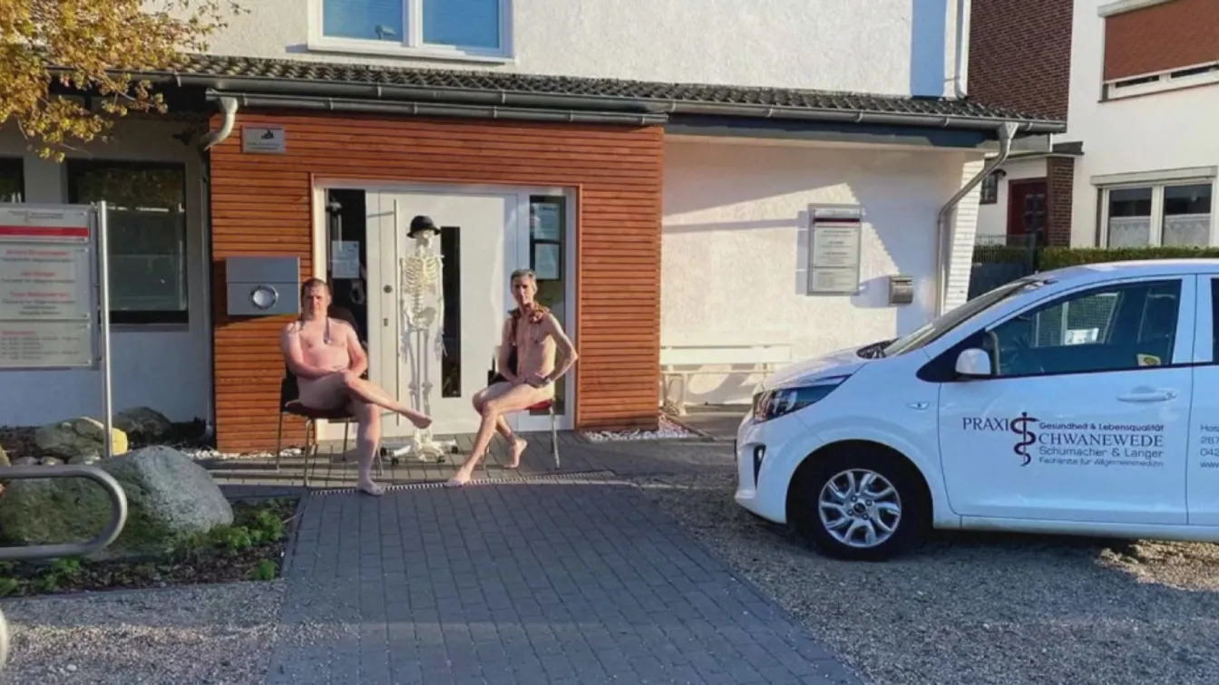 Гол протест на лекари заради липса на предпазни средства за COVID-19 в Германия