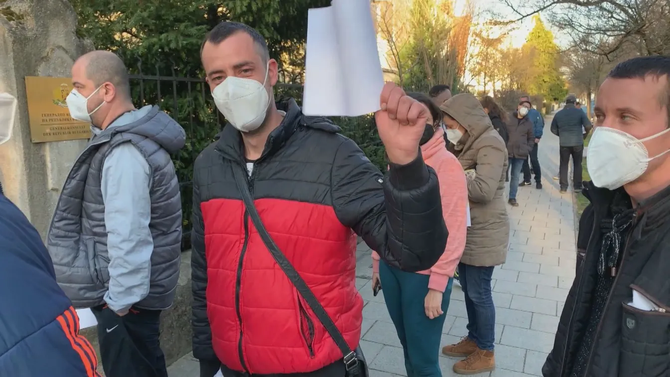 Заради струпване на хора: Полицията в Берлин и Франкфурт може да затвори секциите по-рано