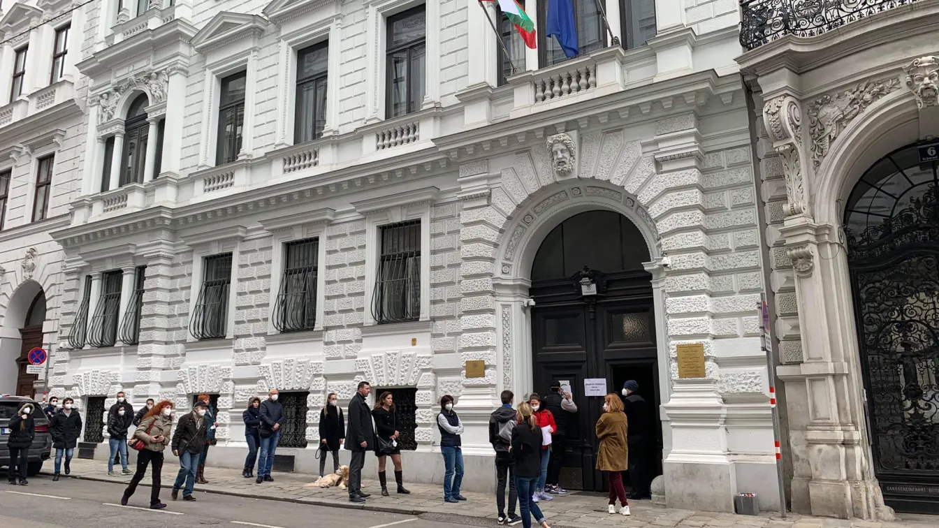 Около 300 са подадените заявления за гласуване в посолството ни в Австрия