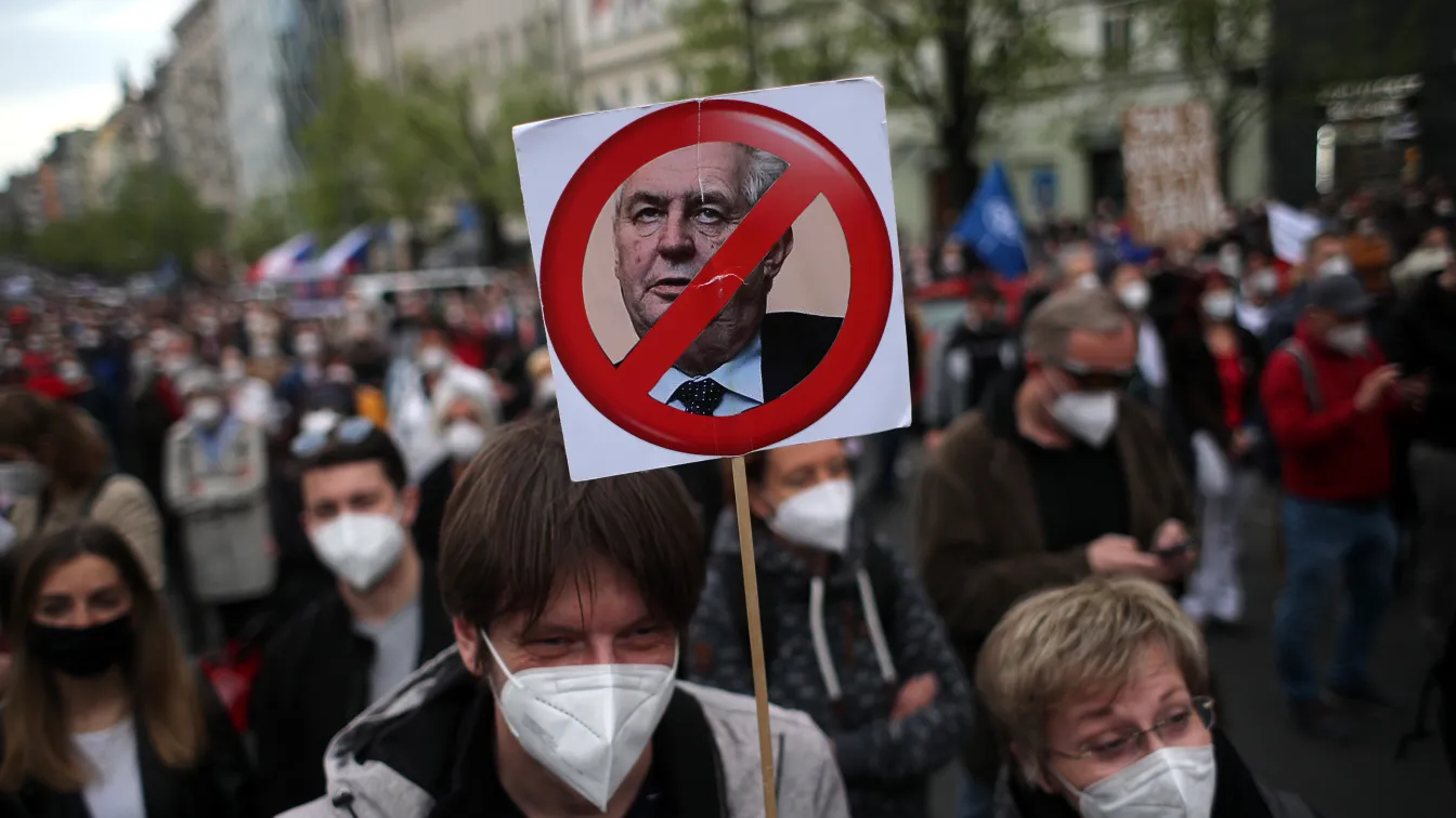 Хиляди чехи протестираха срещу президента си