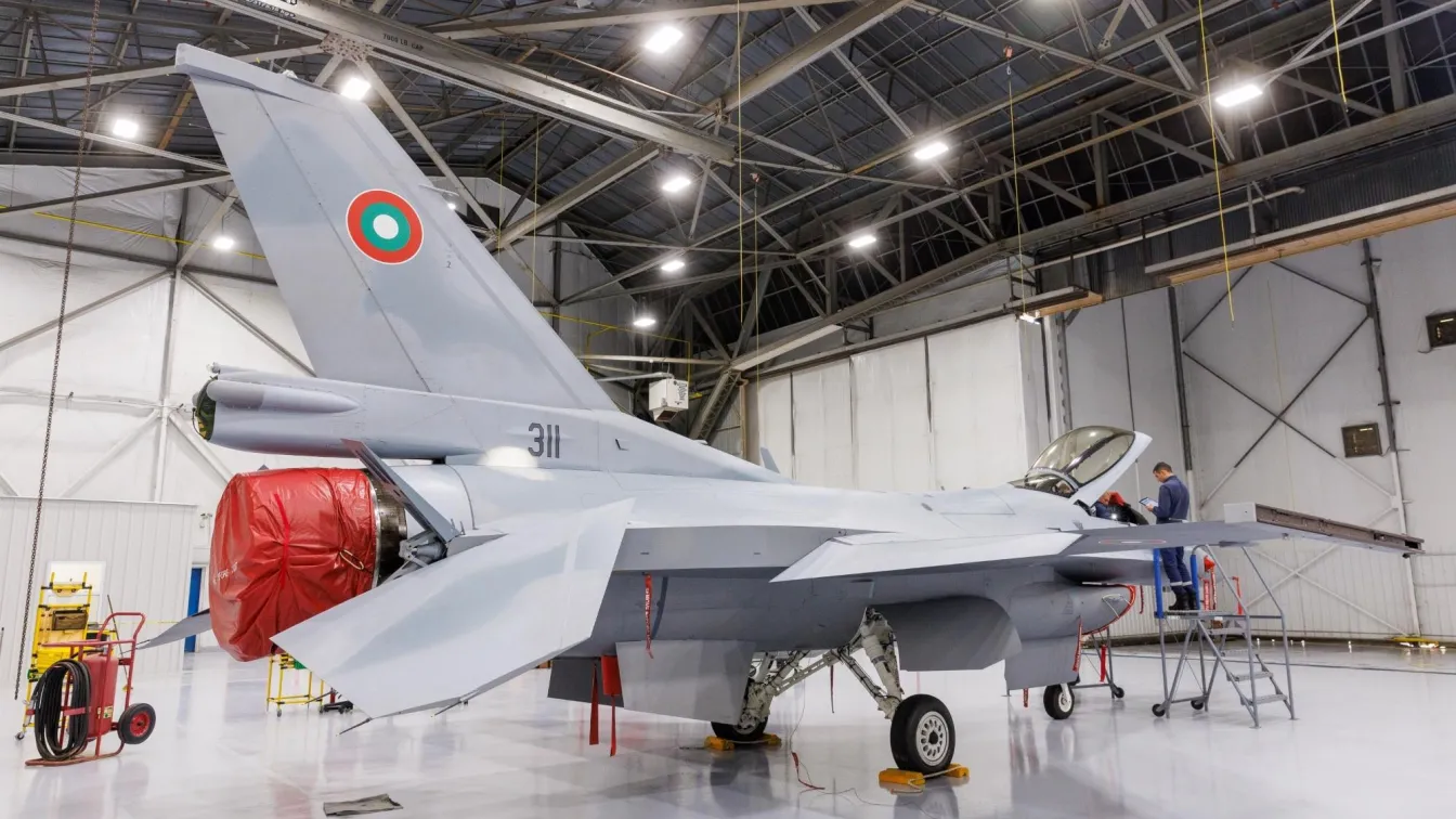 Първият изтребител F-16 Block 70 кацна в България: Колко струва поръчката?