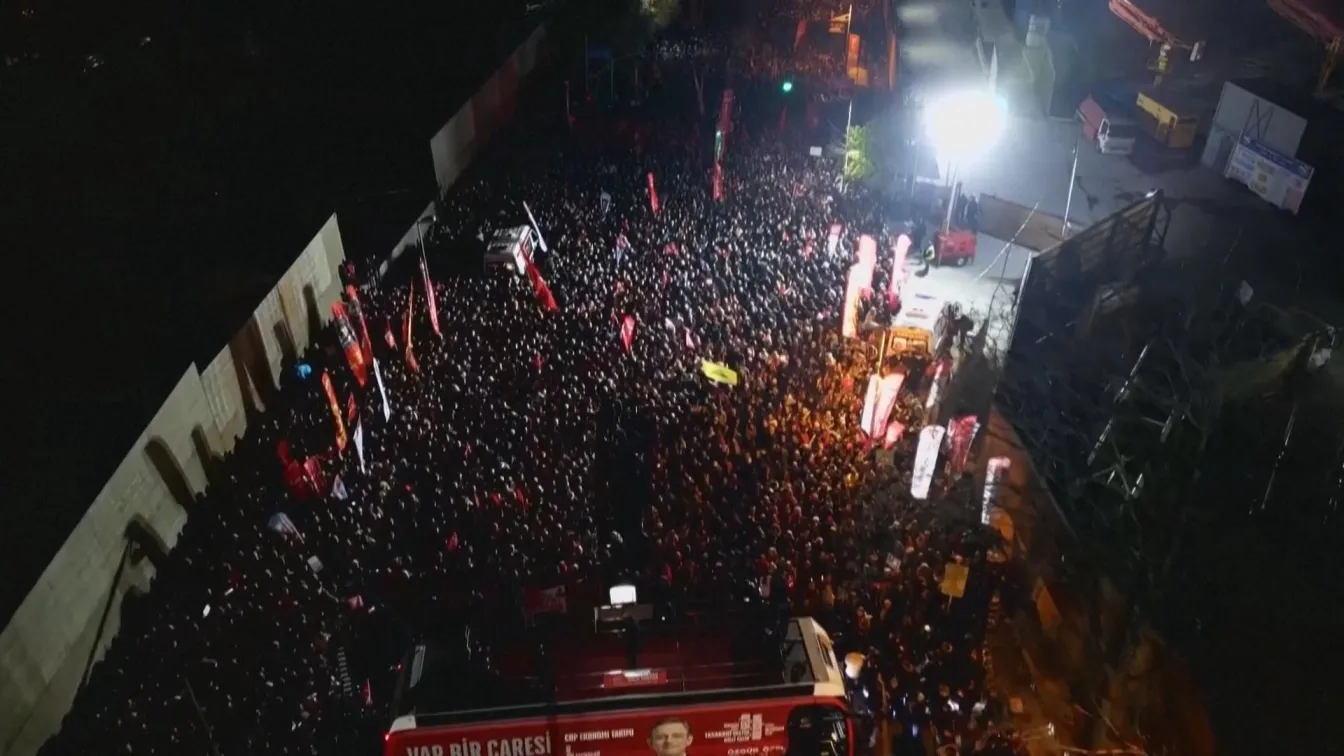 Нов голям протест в Истанбул срещу ареста на Имамоглу и останалите кметове 
