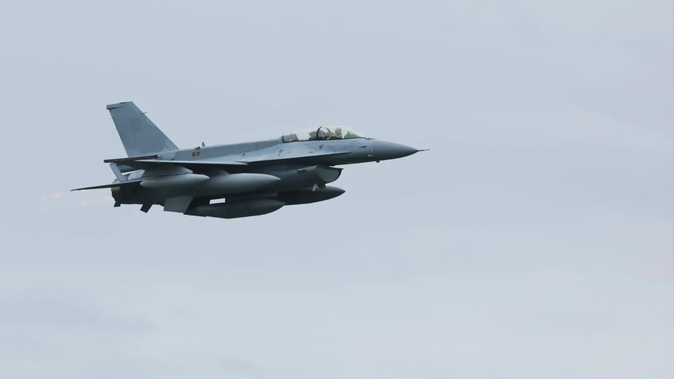 И вторият F-16 Block 70 тръгва от САЩ към България