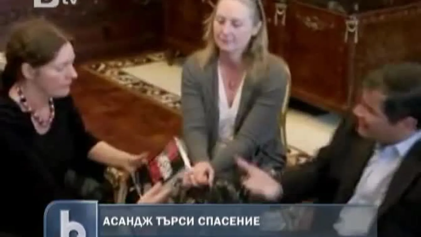 Майката на Джулиан Асанж се срещна с президента на Еквадор