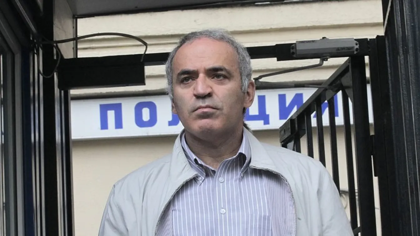 Гари Каспаров избяга от Русия